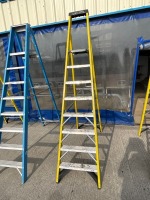 8 TREAD FIBRE GLASS STEP LADDER