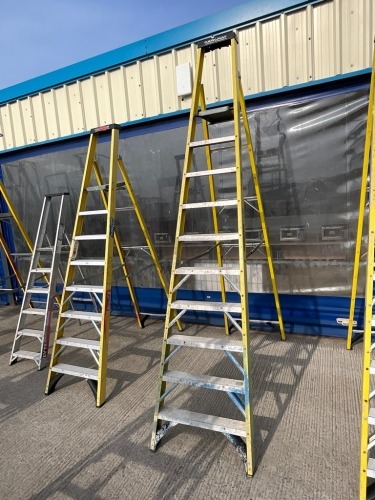 10 TREAD FIBRE GLASS STEP LADDER