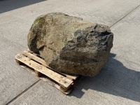 APPROX. 1500mm x 600mm x 600mm LARGE DECORATIVE STONE - 2