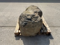 APPROX. 1500mm x 600mm x 600mm LARGE DECORATIVE STONE - 3