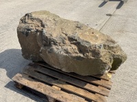 APPROX. 1500mm x 600mm x 600mm LARGE DECORATIVE STONE - 6
