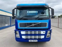 VOLVO FM300 EURO4 6X2 26 TON AUTOMATIC FLAT LORRY - 2