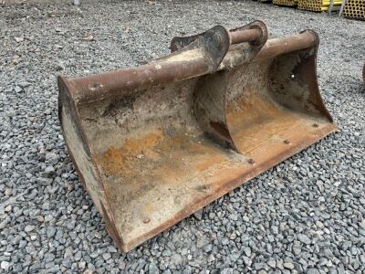 APPROX. 5ft SHUGH BUCKET TO SUIT 6-8 TON MACHINE