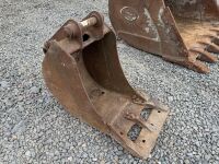 APPROX. 18" TOOTHLESS DIGGING BUCKET TO SUIT 4-6 TON MACHINE