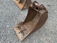 APPROX. 18" TOOTHLESS DIGGING BUCKET TO SUIT 4-6 TON MACHINE - 5