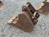 APPROX. 18" TOOTHLESS DIGGING BUCKET TO SUIT 4-6 TON MACHINE - 6