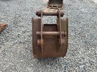 APPROX. 18" TOOTHLESS DIGGING BUCKET TO SUIT 4-6 TON MACHINE - 7
