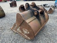 APPROX. 5ft TOOTHED DIGGING BUCKET TO SUIT 20 TON MACHINE - 5