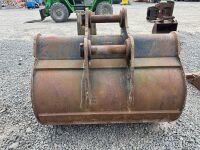 APPROX. 5ft TOOTHED DIGGING BUCKET TO SUIT 20 TON MACHINE - 6