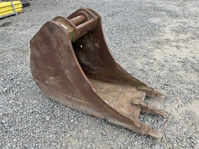 APPROX. 2ft TOOTHED DIGGING BUCKET TO SUIT 13 TON MACHINE