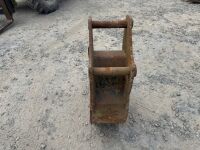 APPROX. 10" TOOTHLESS DIGGING BUCKET TO SUIT 4-6 TON MACHINE - 5