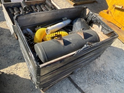 WOODEN CRATE TO INC. 4No. AIR TANKS & SUZIE HOSE