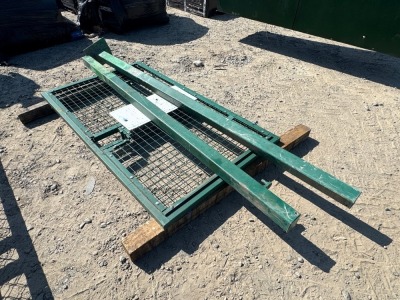 APPROX. 1750mm x 1000mm PEDESTRAIN GATE AND 2No.POSTS (GREEN) 