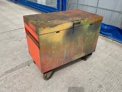 APPROX. 4ft x 2ft MOBILE METAL TOOL VAULT