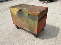 APPROX. 4ft x 2ft MOBILE METAL TOOL VAULT - 3
