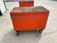 APPROX. 4ft x 2ft MOBILE METAL TOOL VAULT - 6