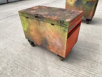 APPROX. 4ft x 2ft MOBILE METAL TOOL VAULT - 3