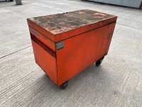 APPROX. 4ft x 2ft MOBILE METAL TOOL VAULT - 5