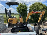 UNUSED TEMERAD 8.5ft x 5ft 2700KGS TWIN AXLE PLANT TRAILER & UNUSED DGM ET10 1 TON MINI DIGGER - 4