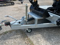 UNUSED TEMERAD 8.5ft x 5ft 2700KGS TWIN AXLE PLANT TRAILER & UNUSED DGM ET10 1 TON MINI DIGGER - 12
