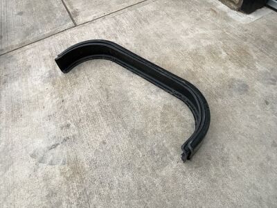 2No. PLASTIC MUDGUARDS TO SUIT TRAILER 