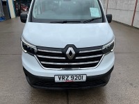 RENAULT TRAFIC RED EDITION L2 H1 2.0 DCI 130 9 SEATER VAN - 3