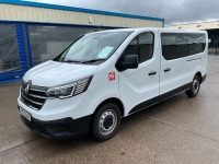 RENAULT TRAFIC RED EDITION L2 H1 2.0 DCI 130 9 SEATER VAN - 4