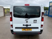 RENAULT TRAFIC RED EDITION L2 H1 2.0 DCI 130 9 SEATER VAN - 11