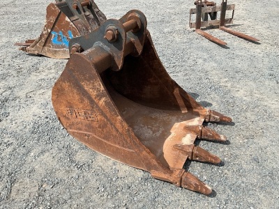 APPROX. 3ft TOOTHED DIGGING BUCKET TO SUIT 13 TON EXCAVATOR
