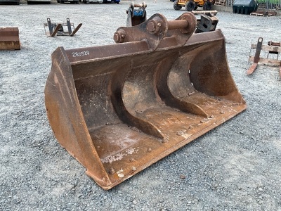APPROX. 8.2ft SHUGH BUCKET TO SUIT 30-40 TON EXCAVATOR