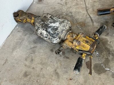 LARGE AIR OPERATED JACK HAMMER