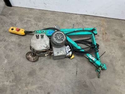 SCAFFOLDING HOIST