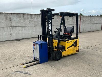 HYUNDAI 15BTR-9 1.5 TON 3 WHEELED BATTERY FORKLIFT