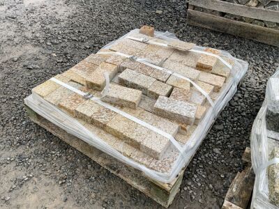 PALLET TO INC. APPROX 2Sqm GOLD GRANITE COBBLES 