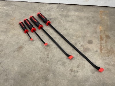 UNUSED 4 PIECE PRY BAR SET 