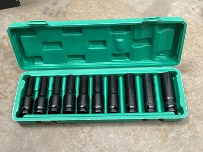 UNUSED 10 PIECE DEEP SOCKET SET 