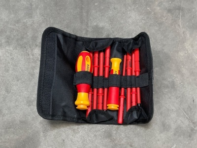 UNUSED 10 PIECE SCREWDRIVER SET 