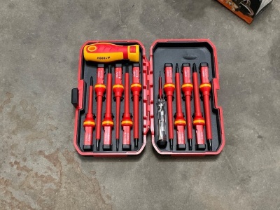 UNUSED 13 PIECE ELECTRICAL SCREWDRIVER SET 