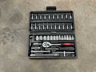 UNUSED 46 PIECE 1/4 RATCHET SET 