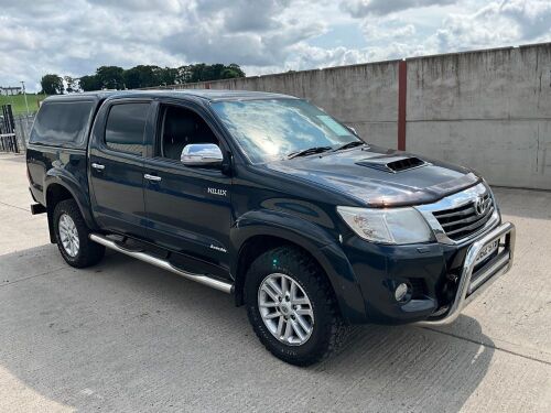 TOYOTA HILUX INVINCIBLE D-4D 3.0 DOUBLE CAB PICK UP 