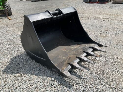 APPROX 5.4ft TOOTHED DIGGING BUCKET TO SUIT 30 TON MACHINE