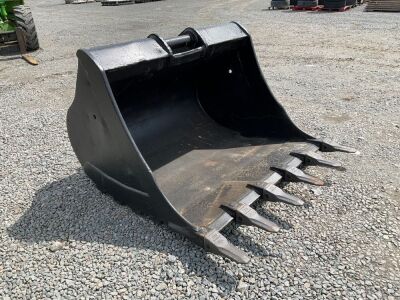 APPROX 5.4ft TOOTHED DIGGING BUCKET TO SUIT 30 TON MACHINE