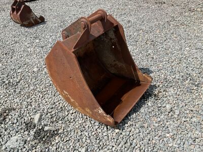 APPROX. 2.6ft SCOTT TOOTHLESS DIGGING BUCKET TO SUIT 6-8 TON MACHINE