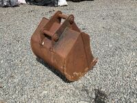 APPROX. 2.6ft SCOTT TOOTHLESS DIGGING BUCKET TO SUIT 6-8 TON MACHINE - 7