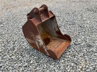 APPROX. 18" SCOTT TOOTHLESS DIGGING BUCKET TO SUIT 3 TON MACHINE
