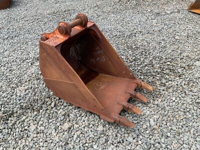 APPROX. 2.2ft TOOTHED DIGGING BUCKET TO SUIT 6-8 TON MACHINE