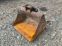 APPROX. 3ft TOOTHLESS DIGGING BUCKET TO SUIT 6-8 TON MACHINE - 3