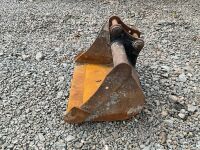 APPROX. 3ft TOOTHLESS DIGGING BUCKET TO SUIT 6-8 TON MACHINE - 4