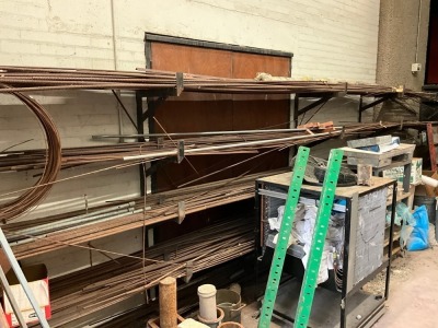 5 TIER METAL STORAGE RACK & CONTENTS OF ASSORTED RE-BAR