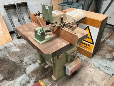 WADKIN EQ4009 3 PHASE SPINDLE MOULDER & CABINET OF TOOLING